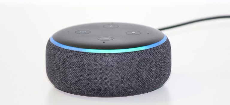 A Alexa revoluciona a experiência de ouvir rádio com sua integração de funções