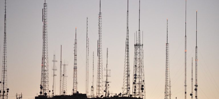 As Maiores Torres de Rádio do Mundo: Maravilhas da Engenharia e da Comunicação